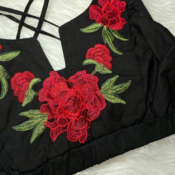 Floral Cropped Top with Open Back - Picture 4 of 4